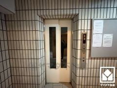 スムーズな移動を叶えるエレベーター。忙しい朝も快適に、ストレスフリーな暮らしをサポート。