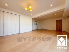 おしゃれなインテリアが映えるリビングで、リラックスしたひとときを過ごせます。