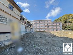 駐車スペース確保。玄関のそばで荷物の上げ下ろしができるので便利です。