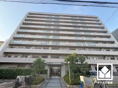 重厚感のあるファサードが、洗練された暮らしを予感させる。品格あるデザインが魅力のマンション。