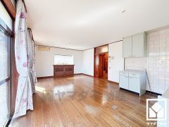 広々17.5帖のLDKが魅力。家族全員がリラックスできる、ゆったりとした快適リビングで温かい団らんの時間を。