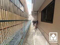 室内洗濯機置場がございますので、天候に左右されず洗濯していただけます。