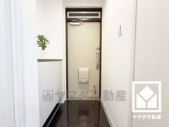 玄関にはシューズボックスを完備。家族の靴もしっかり収納できるので、玄関がいつも片付き、気持ちよくお客様を迎えられます。