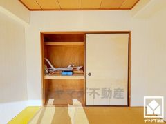 穏やかな暮らしを支える、豊かな収納。押入にはお客様用の座布団や寝具も収納可能です。