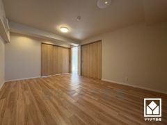 心地よい空間が広がるリビングで、家族みんなが快適に過ごせる時間を提供。