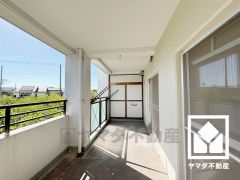 南側バルコニーは広々としているため、お洗濯物をたっぷりと干す事ができます。