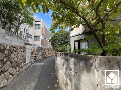 ボタン1つで自動でお湯張りができるオートバス機能付き。追い炊き機能もございますので、いつでも温かいお風呂に入ることができます。