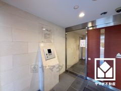 安心と快適を兼ね備えたエントランス。オートロック＆宅配ボックス完備で、暮らしの利便性を高めます。