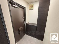 玄関にはシューズボックスを完備。家族の靴もしっかり収納できるので、玄関がいつも片付き、気持ちよくお客様を迎えられます。