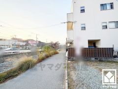 「関西スーパー大社店」まで徒歩3分、「ヤマザキショップ奥畑店」まで徒歩5分など、お買い物施設が徒歩圏内に複数あり便利な住環境です。