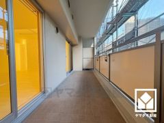 南向きバルコニーで陽当たり、風通し良好。広々としているため、お洗濯物をたっぷりと干す事ができます。