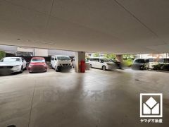 駐車場は平面式と機械式がございます。