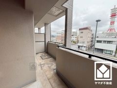 南側・西側の2面バルコニーで陽当たり、風通し良好。広々としているため、お洗濯物をたっぷりと干す事ができます。