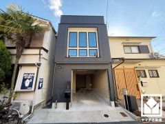 シンプルシックな落ち着いた色合いと直線的な美しさが調和したモダンな外観。帰るたびに安心感を感じられる佇まい。