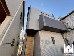 南北両面バルコニーで陽当たり、風通し良好。2階と3階に2か所ずつ、合計4か所バルコニーがございますので、お洗濯物をたっぷりと干す事ができます。