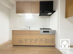 毎日の料理がもっとスムーズになる、便利な3口コンロ付き。