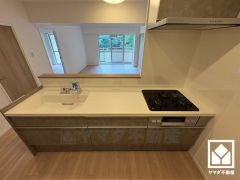 対面式キッチンなのでお料理中でもお子様の様子が分かって安心です。