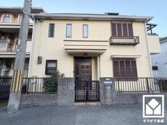 洗練された外観デザインが、住まう誇りを演出。街並みに馴染みながらも、ひときわ目を引く存在感。