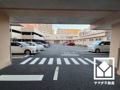 バルコニーは南西向きで陽当たり、風通し良好。広々としているため、お洗濯物をたっぷりと干す事ができます。