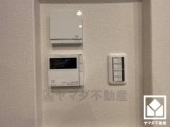 床暖房3点付きで、寒い冬でも足元ポカポカ。ホコリを巻き上げないのでお子様のいるご家庭にもおすすめです。エアコンの風が苦手な方や、アレルギー体質の方も快適にお住まいいただけます。