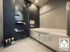 1日の疲れを癒す浴室でゆったりリフレッシュ。雨の日の洗濯や花粉・ウイルス対策など多用途に活躍する浴室乾燥機付き。