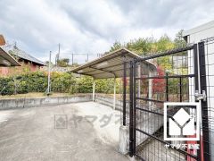 サイクルラックの設置された駐輪場も完備しています。スッキリ整理されて、自転車同士の接触や転倒の心配がございません。