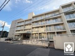 敷地南西側が国道43号線に面しており、阪神高速道路・名神高速道路と繋がる西宮インターチェンジも下道で5分圏内。神戸・大阪・京都方面へ出やすく、車での移動にも便利な立地です。