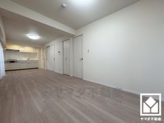 広々15.5帖のLDKが魅力。家族全員がリラックスできる、ゆったりとした快適リビングで温かい団らんの時間を。