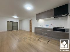 広々16.5帖のLDKが魅力。家族全員がリラックスできる、ゆったりとした快適リビングで温かい団らんの時間を。