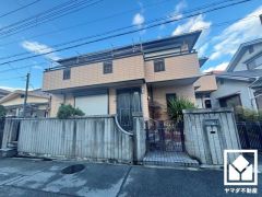 1階キッチンは独立型。リビングに生活感が出にくく、急な来客の際にも慌てずに対応可能です。効率的に動ける2WAYキッチンで風通しも良好です。