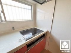 安全性と使いやすさを兼ね備えたIHクッキングヒーターで快適なキッチンライフ。お手入れもラクラクです。