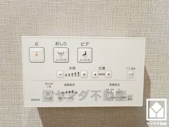 温水洗浄便座付きで、季節を問わずいつでも温かい便座をお使いいただけます。