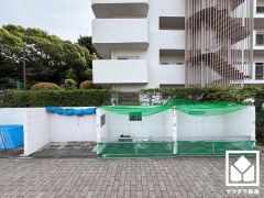 阪急電鉄今津線「西宮北口」駅まで徒歩約13分、JR東海道本線「甲子園口」駅まで徒歩約28分の立地。