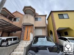 室内洗濯機置場がございますので、天候に左右されず洗濯していただけます。