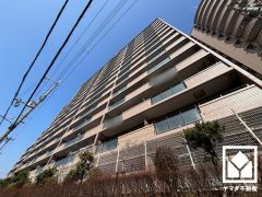 南向きバルコニーで陽当たり、風通し良好。奥行きがあり広々としているため、お洗濯物をたっぷりと干す事ができます。