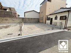 尼崎西難波町4丁目13番全2棟のB号棟です。区画それぞれ間取りが違うので、ライフスタイルに合わせてご検討ください。