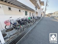 駐輪場を完備しています。広々としており、使い勝手の良い設計です。