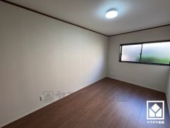 約6帖の2階洋室です。お子様のお部屋などにも丁度良い広さです。