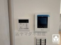 突然の来訪時でも安心なモニター付きインターホンを完備。お留守番中のお子様でも簡単に来訪者の確認ができます。