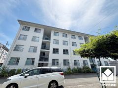 1階に収納力豊富なトランクルーム付き。アウトドア用品や季節の荷物、趣味の道具もしっかり収納できます。（使用料無償）