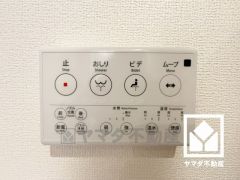 温水洗浄便座付きで、季節を問わずいつでも温かい便座をお使いいただけます。