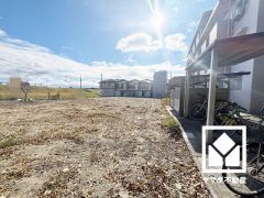 「キリン堂尼崎東店」まで徒歩5分、「業務スーパーTAKENOKO園田店」まで徒歩11分など、お買い物施設が徒歩圏内に複数あり便利な住環境です。