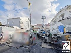 キッチンには床下収納もございます。災害時の非常食や食料品のストックなども保存できます。