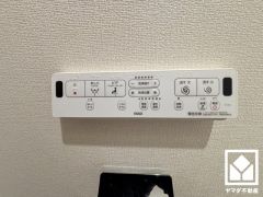 温水洗浄便座付きで、季節を問わずいつでも温かい便座をお使いいただけます。