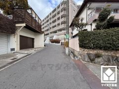 部屋数が多い8DKの間取り。用途やライフスタイルの変化に合わせてお部屋を使い分けることができます。