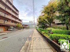 「鳴尾小学校」まで徒歩4分。低学年のお子様も安心して通学していただけます。