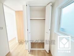 新たに家具を買わなくても良いので、ハンガーパイプ付きのクローゼットは嬉しいですね。