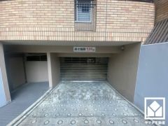 マンション敷地内だから、駐車場から玄関までの移動がラクラク。忙しい毎日を支える快適な動線設計。