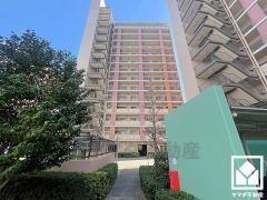 フラットタイプのカウンターキッチンなので配膳や片付けがしやすく、お料理中でもお子様の様子が分かって安心です。家族のごはん作りがはかどる。同時調理ができる3口コンロ付き。