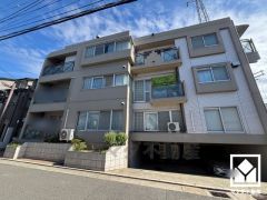 浴室は小窓が付いているので明るく、こもりがちな湿気もすぐ取り除くことができます。